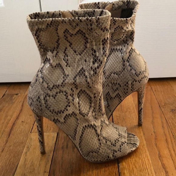 Heels - Picture 3 of 3